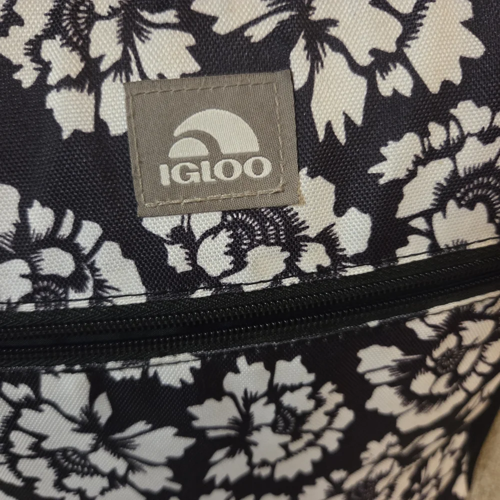 Igloo Black and White Floral Women's Bag - Picture 3 of 11